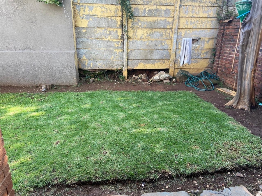  Bedroom Property for Sale in Fontainebleau Gauteng