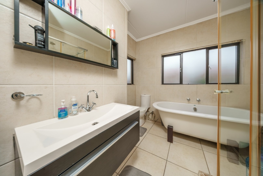 2 Bedroom Property for Sale in Greenstone Hill Gauteng