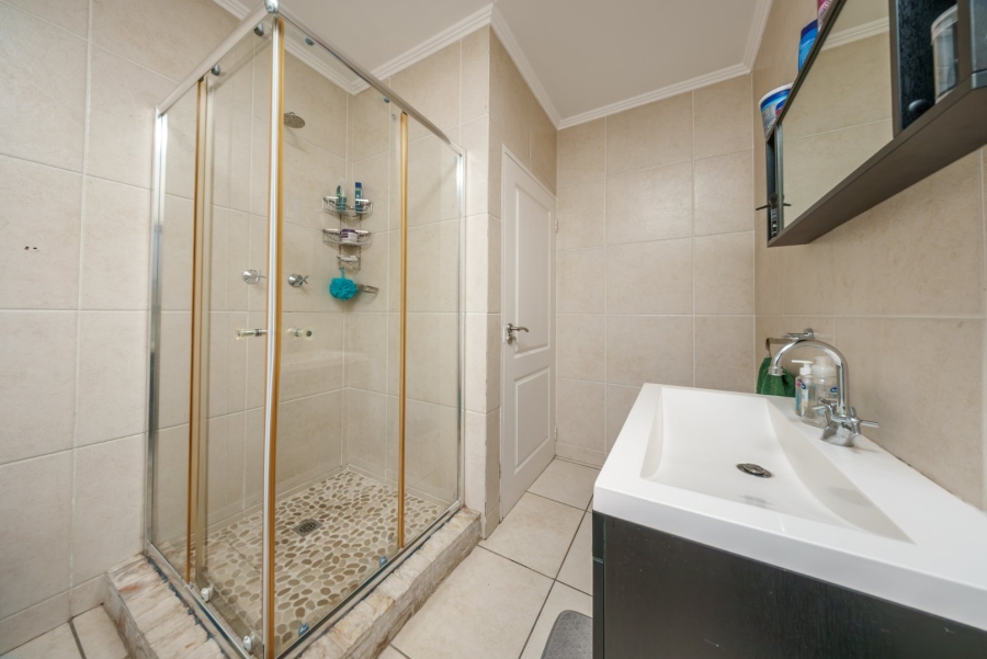 2 Bedroom Property for Sale in Greenstone Hill Gauteng