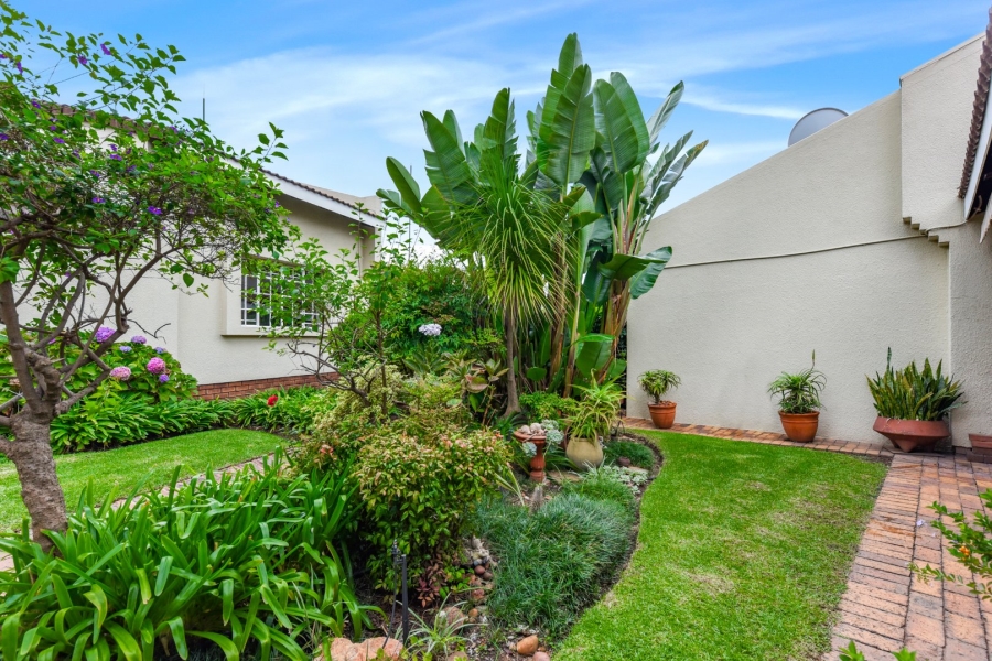 2 Bedroom Property for Sale in Magaliessig Gauteng