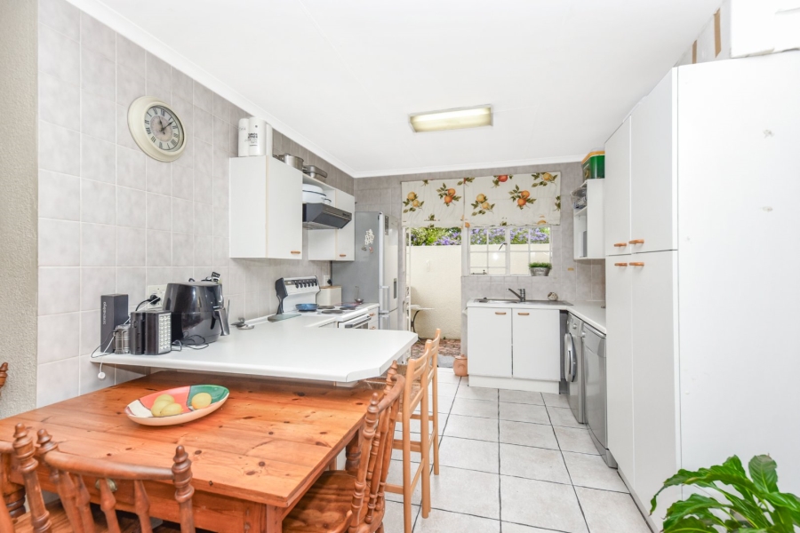 2 Bedroom Property for Sale in Magaliessig Gauteng
