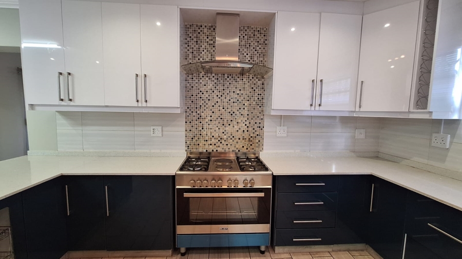 3 Bedroom Property for Sale in Kookrus Gauteng