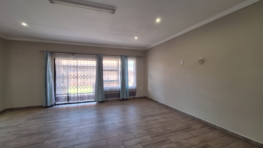 3 Bedroom Property for Sale in Kookrus Gauteng