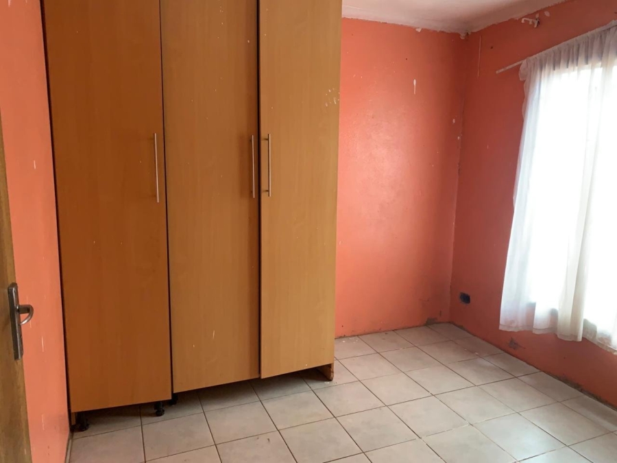 2 Bedroom Property for Sale in Mohlakeng Gauteng