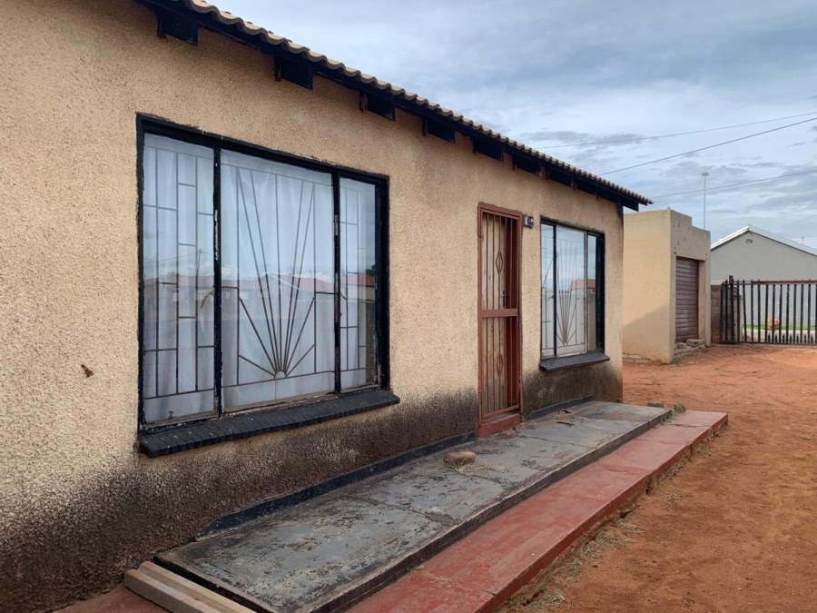2 Bedroom Property for Sale in Mohlakeng Gauteng