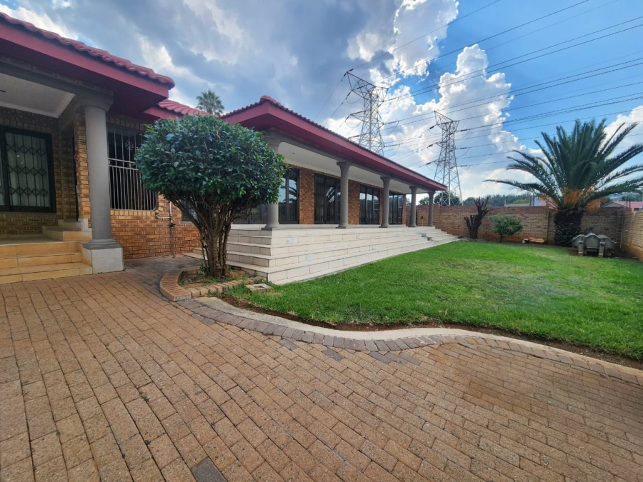 To Let Commercial Property for Rent in Glenanda Gauteng
