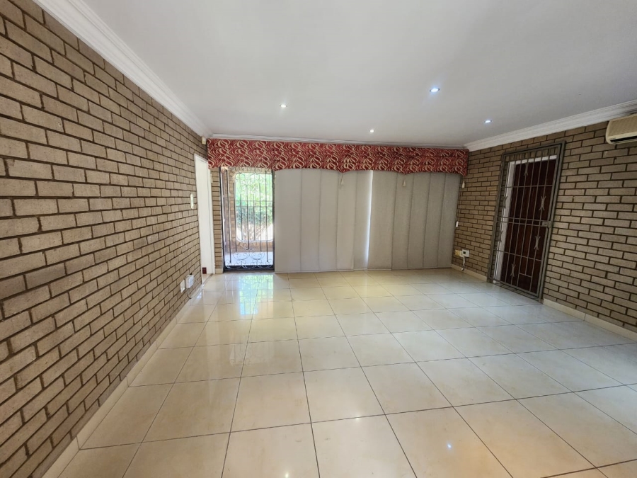 To Let Commercial Property for Rent in Glenanda Gauteng