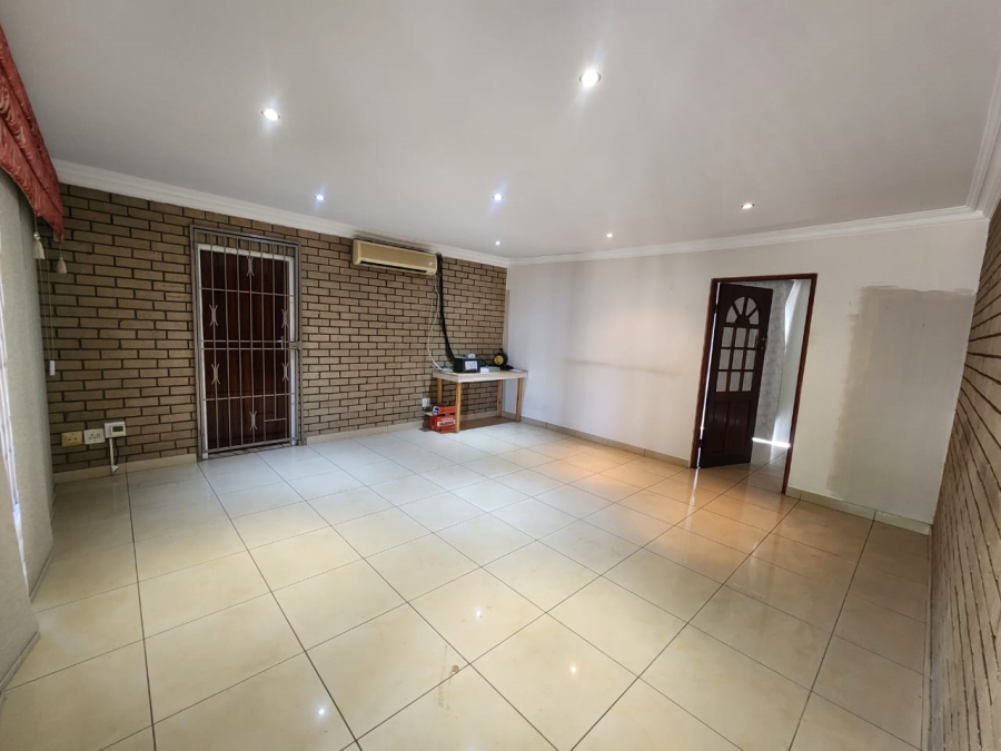 To Let Commercial Property for Rent in Glenanda Gauteng