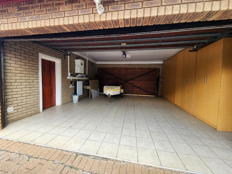 To Let Commercial Property for Rent in Glenanda Gauteng