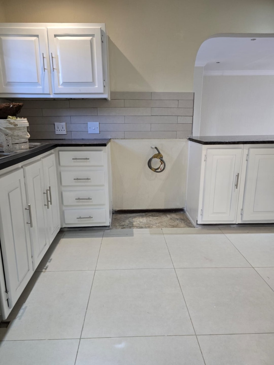 3 Bedroom Property for Sale in Doornpoort AH Gauteng