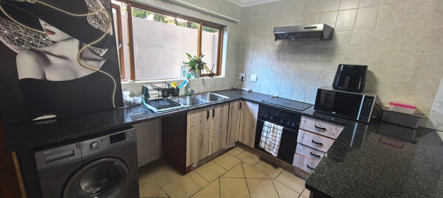 To Let 2 Bedroom Property for Rent in Kyalami Hills Gauteng