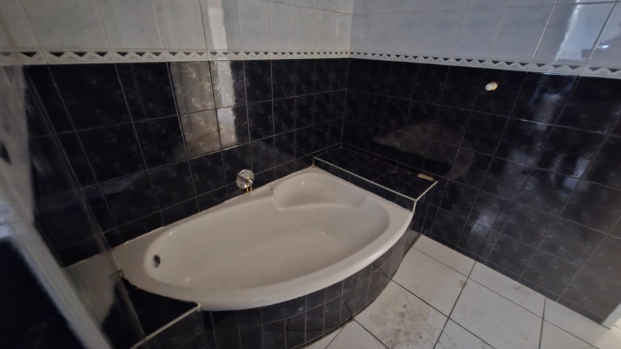 6 Bedroom Property for Sale in Mondeor Gauteng