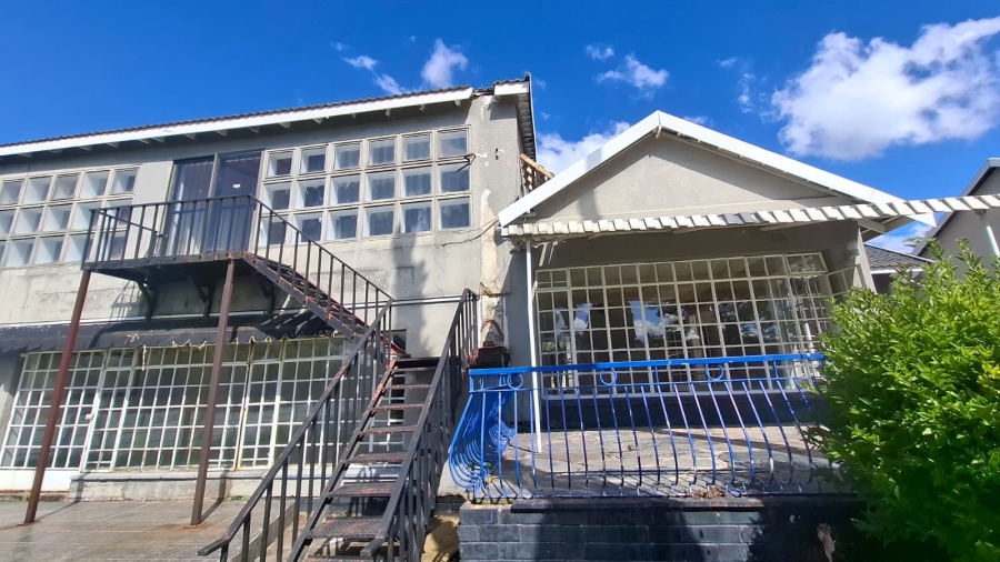 6 Bedroom Property for Sale in Mondeor Gauteng
