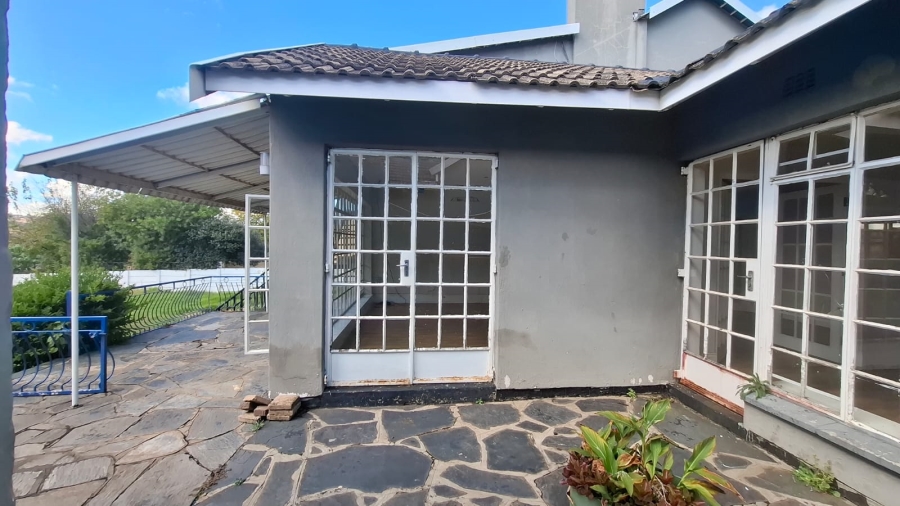 6 Bedroom Property for Sale in Mondeor Gauteng