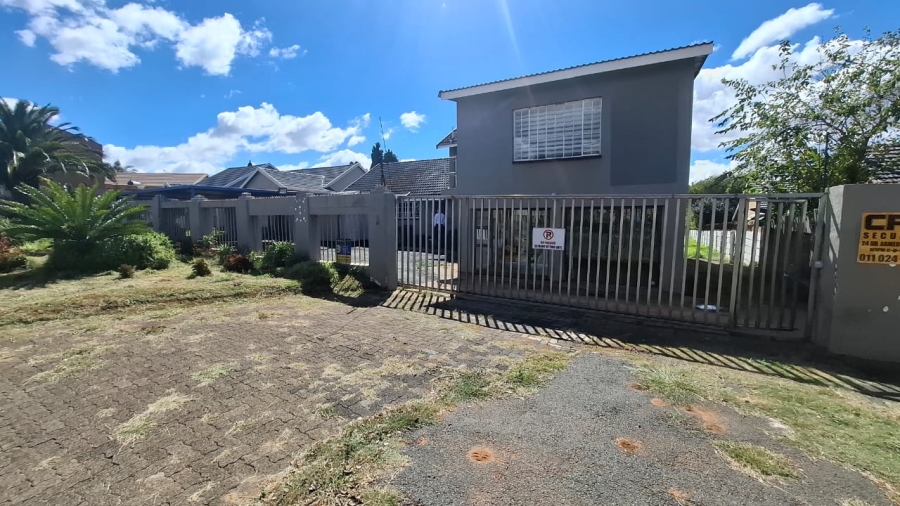 6 Bedroom Property for Sale in Mondeor Gauteng