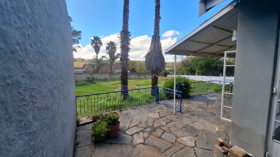 6 Bedroom Property for Sale in Mondeor Gauteng