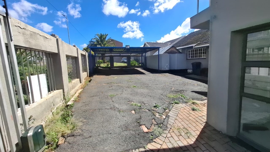6 Bedroom Property for Sale in Mondeor Gauteng