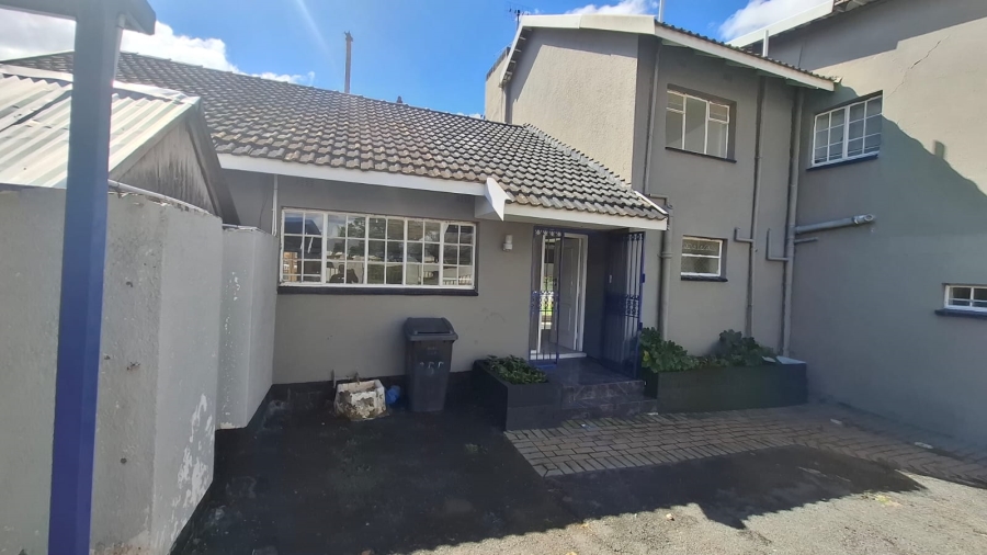 6 Bedroom Property for Sale in Mondeor Gauteng