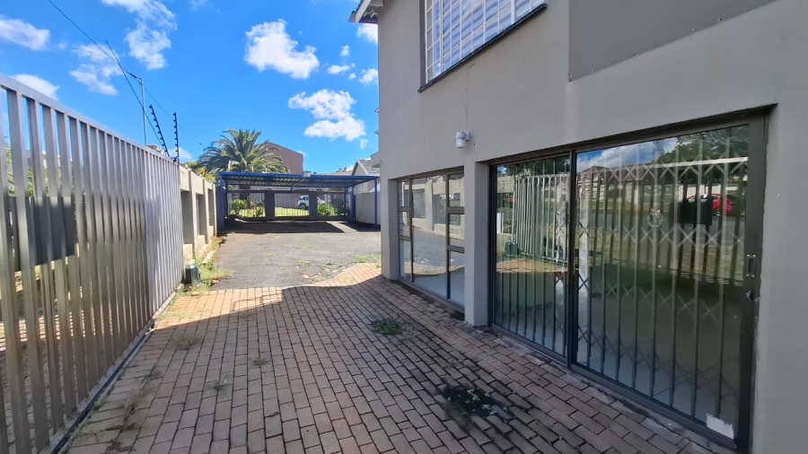 6 Bedroom Property for Sale in Mondeor Gauteng