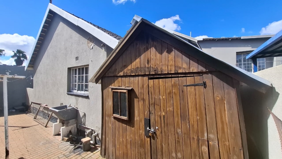 6 Bedroom Property for Sale in Mondeor Gauteng