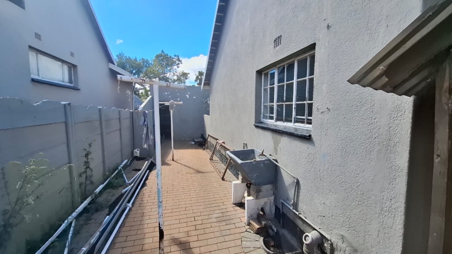 6 Bedroom Property for Sale in Mondeor Gauteng