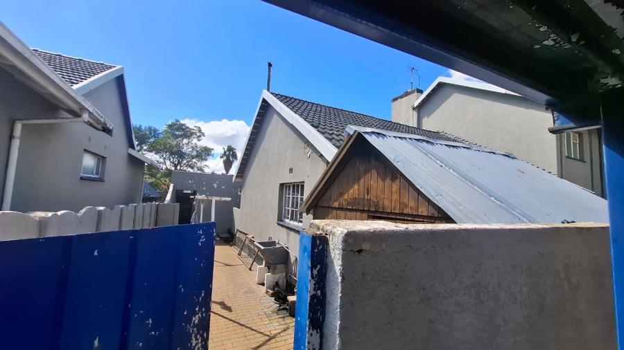 6 Bedroom Property for Sale in Mondeor Gauteng