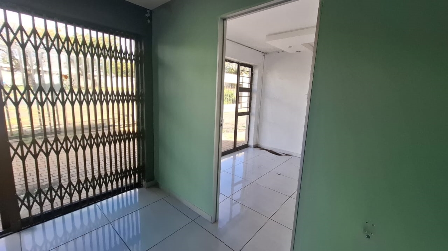 6 Bedroom Property for Sale in Mondeor Gauteng