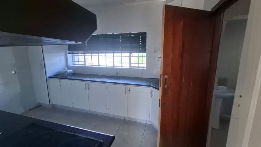 6 Bedroom Property for Sale in Mondeor Gauteng