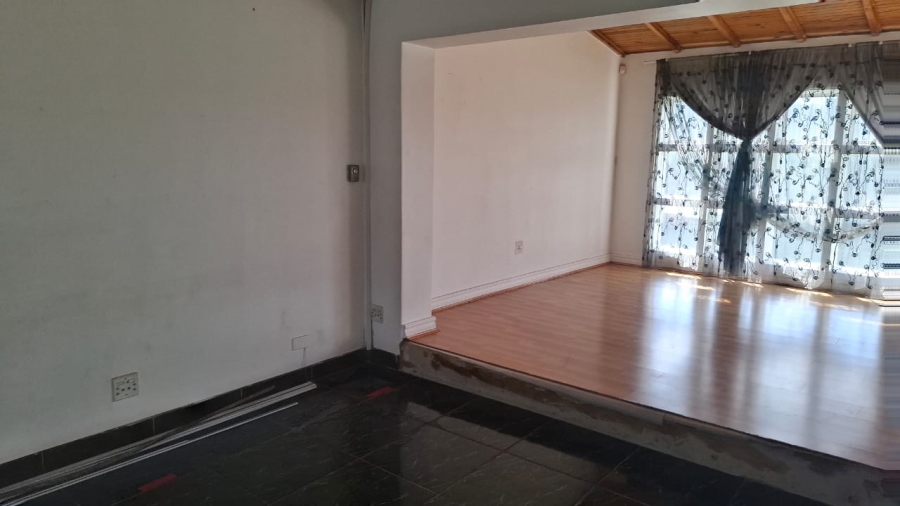 6 Bedroom Property for Sale in Mondeor Gauteng