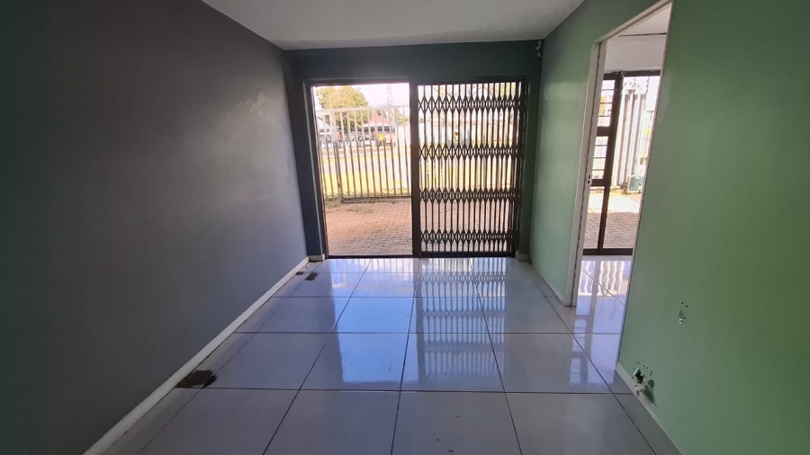 6 Bedroom Property for Sale in Mondeor Gauteng