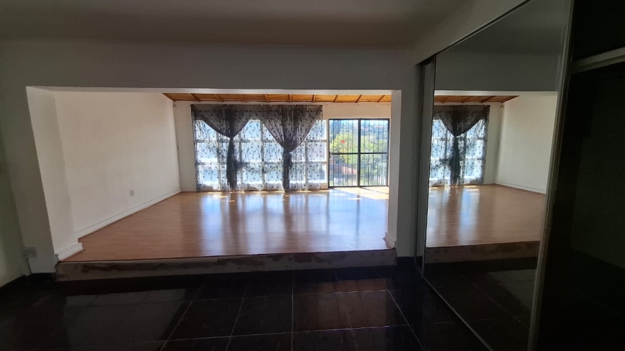 6 Bedroom Property for Sale in Mondeor Gauteng