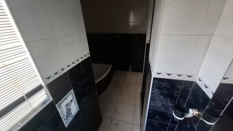 6 Bedroom Property for Sale in Mondeor Gauteng