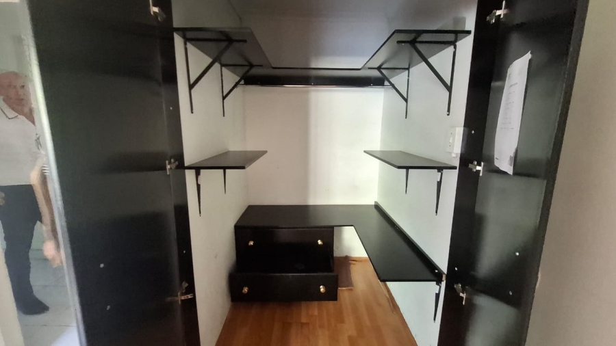 6 Bedroom Property for Sale in Mondeor Gauteng