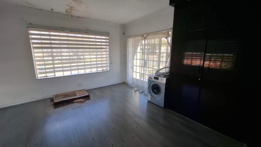 6 Bedroom Property for Sale in Mondeor Gauteng