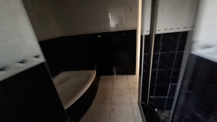 6 Bedroom Property for Sale in Mondeor Gauteng