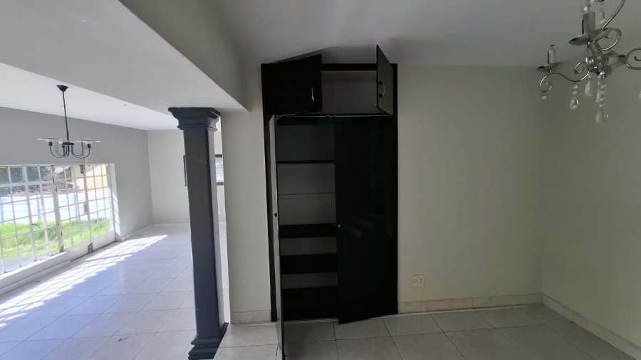 6 Bedroom Property for Sale in Mondeor Gauteng