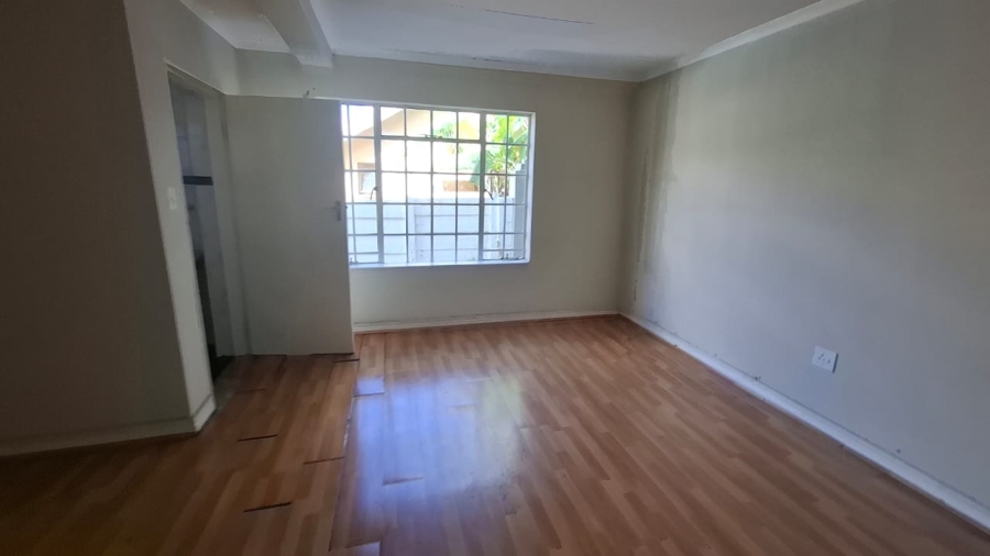 6 Bedroom Property for Sale in Mondeor Gauteng