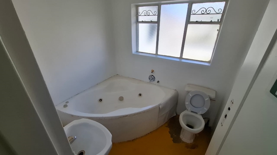 6 Bedroom Property for Sale in Mondeor Gauteng