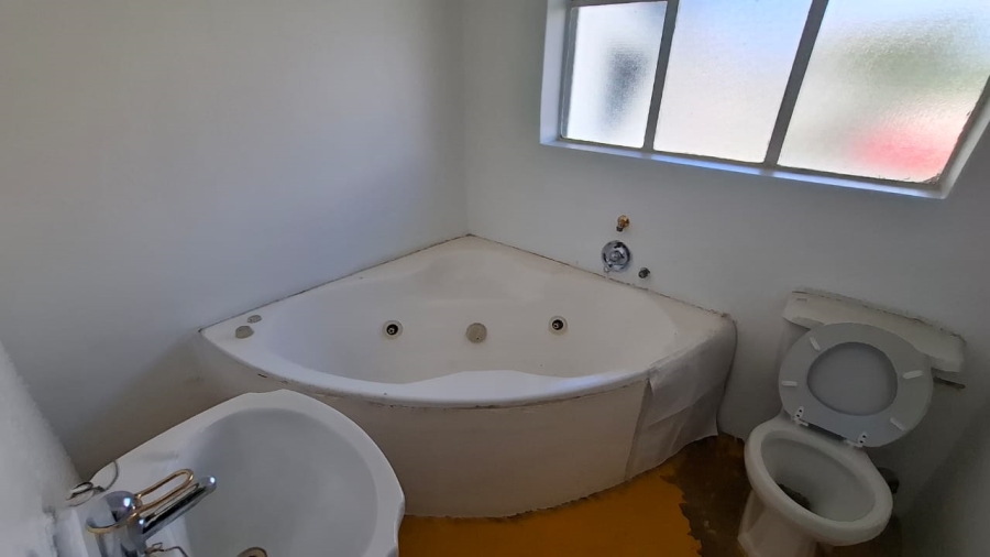 6 Bedroom Property for Sale in Mondeor Gauteng