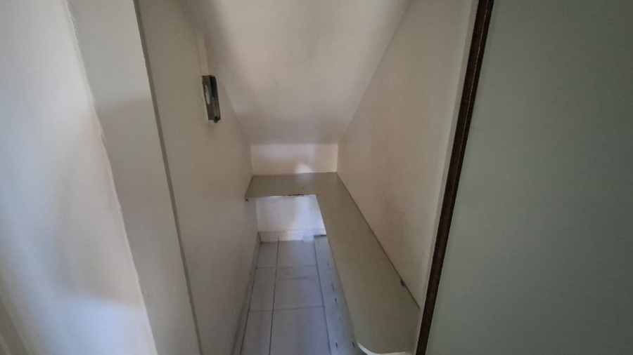 6 Bedroom Property for Sale in Mondeor Gauteng