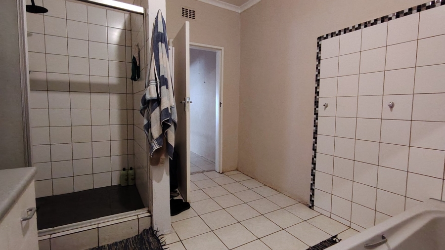 6 Bedroom Property for Sale in Lyttelton Manor Gauteng