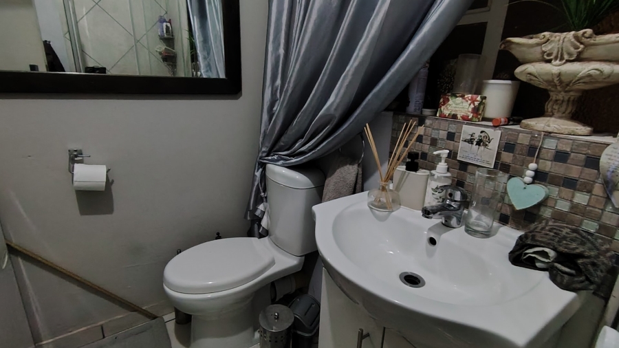 6 Bedroom Property for Sale in Lyttelton Manor Gauteng