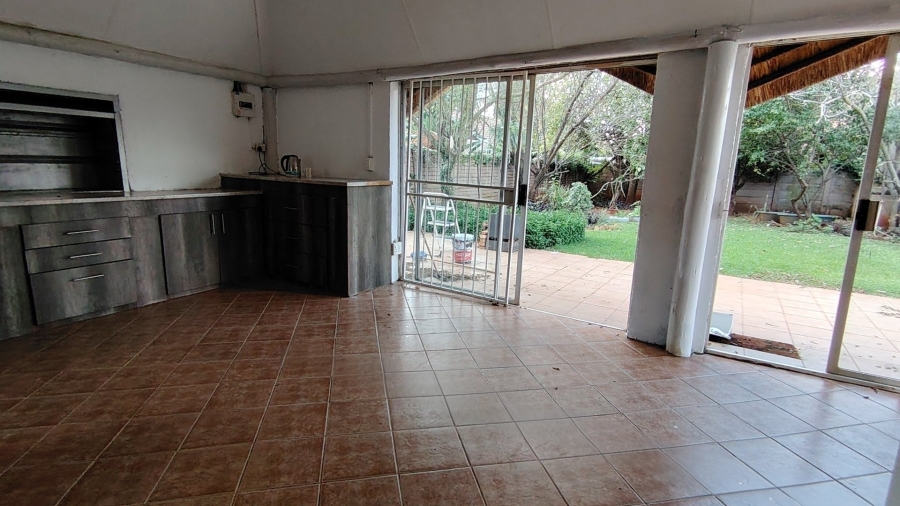 6 Bedroom Property for Sale in Lyttelton Manor Gauteng
