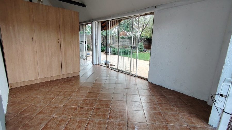 6 Bedroom Property for Sale in Lyttelton Manor Gauteng