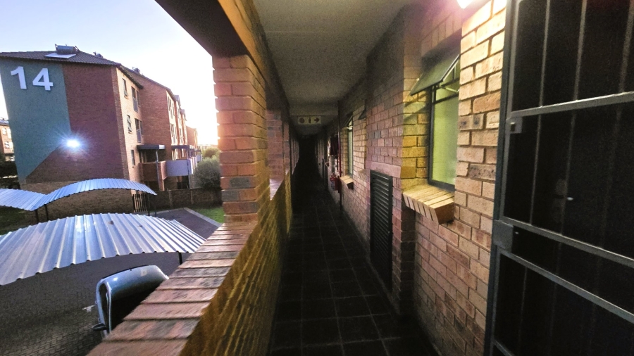2 Bedroom Property for Sale in Montana Tuine Gauteng