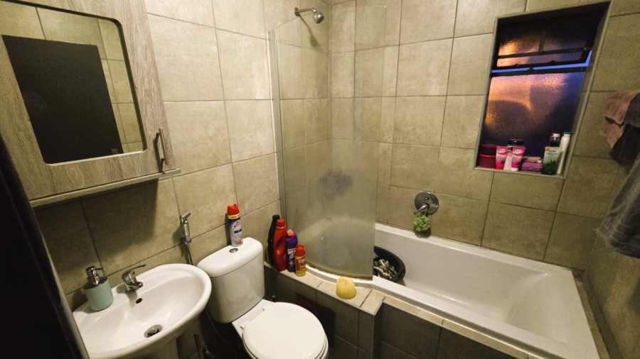 2 Bedroom Property for Sale in Montana Tuine Gauteng