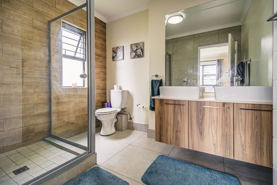 3 Bedroom Property for Sale in Longlake Gauteng
