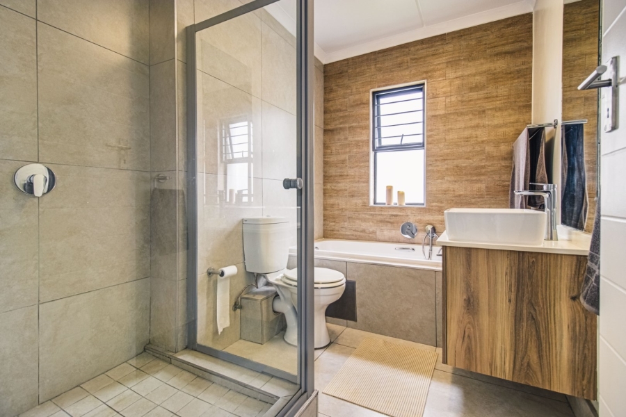 3 Bedroom Property for Sale in Longlake Gauteng