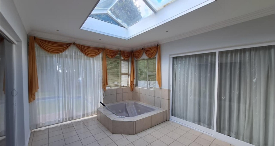 6 Bedroom Property for Sale in Noordheuwel Gauteng