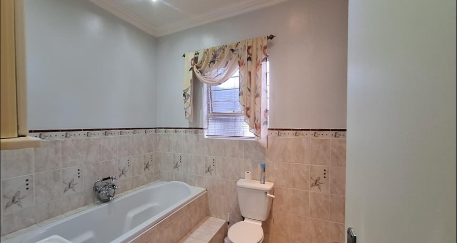 6 Bedroom Property for Sale in Noordheuwel Gauteng